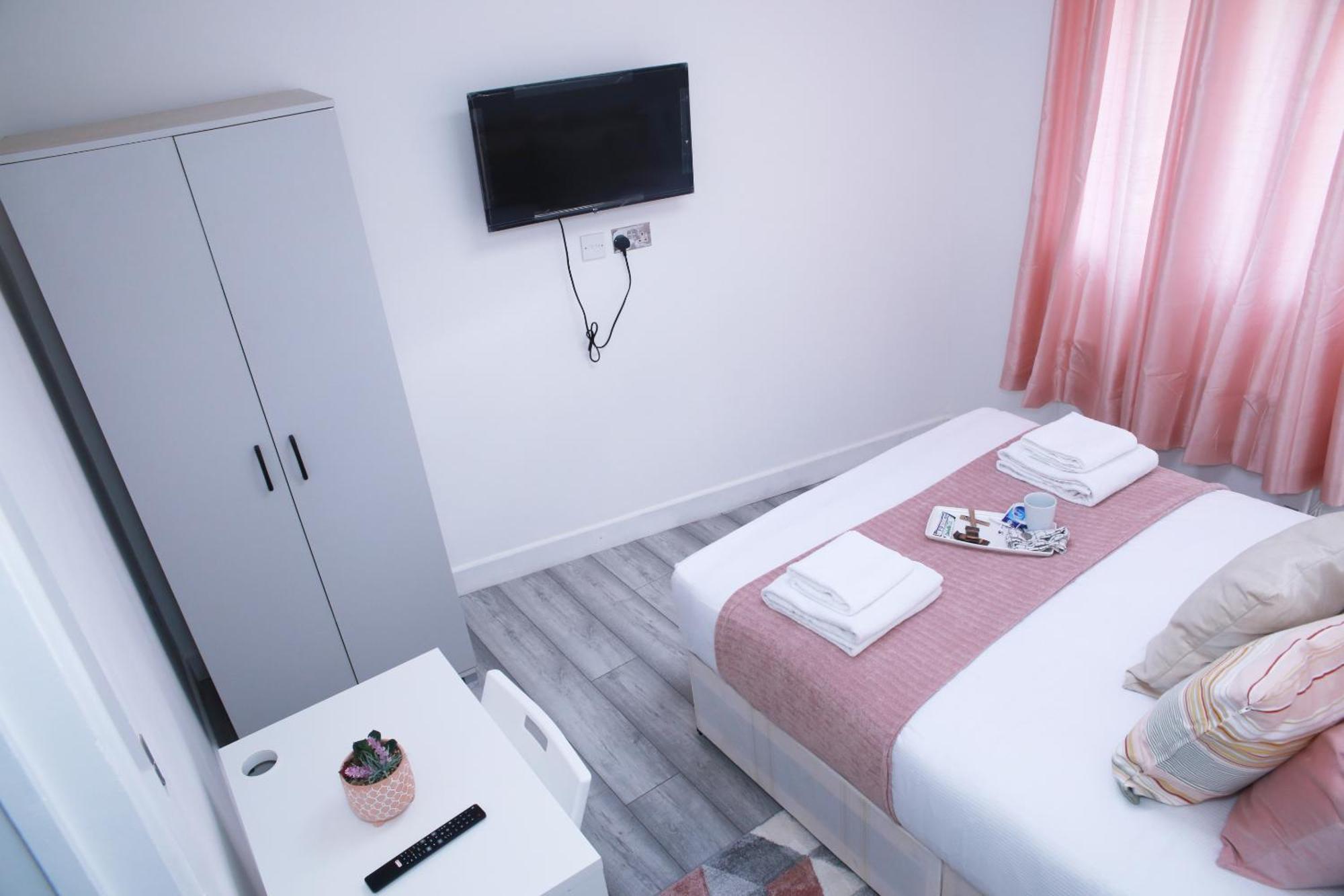 Apartamento Harrow Luxury Flat With Free Parking. Londres Exterior foto